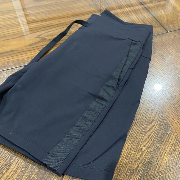 Athleta Metro Downtown Shorts Size Small - Picture 8 of 9